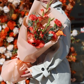 Букет "На закате дня" из гладиолусов, калл, гиперикума и диантусов в Озерах