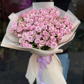 Букет из 25 лиловых кустовых роз (60 см) в Озерах