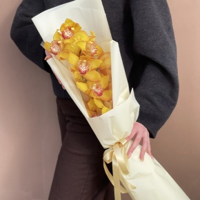 Букет из желтой орхидеи в Озерах