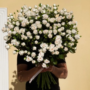 Букет из 27 кустовых роз (80 см) в Озерах