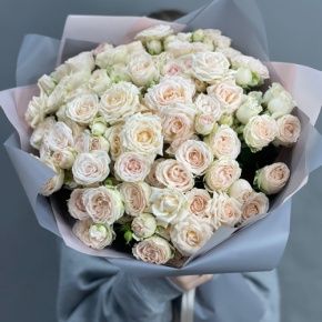 Букет "Кремовый микс" из 25 кустовых роз (50 см) в Озерах