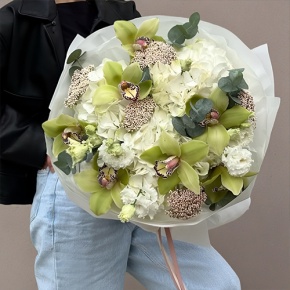 Букет "Эдем" из гортензии, орхидей, эустом, эвкалипта и озатамнуса в Озерах