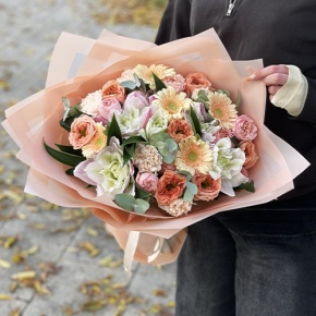 Букет "Лиссабон" из пионовидных роз, поновидных лилий и гербер  в Озерах