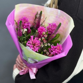 Букет "Вспышка" из гиацинтов, хамелациума и вероники в Озерах