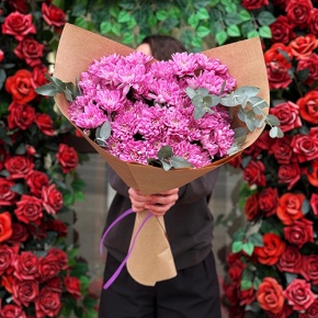 Букет  "Гармония" из 7 хризантем с эвкалиптом в Озерах