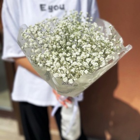 Букет из 5 белых гипсофил в Озерах