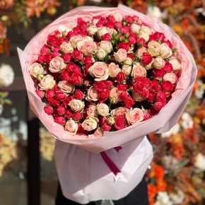 Букет из 35 кустовых роз микс (50 см) в Озерах