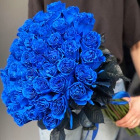 Букет из 51 синей розы Эквадор под ленту (70 см) в Озерах