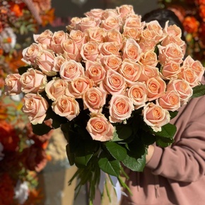 Букет из 51 персиковой розы (60 см) в Озерах