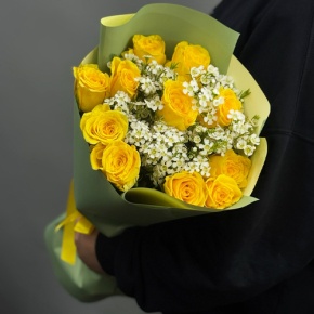 Букет "Нотка счастья" из лимонных роз и хамелациума (40 см) в Озерах