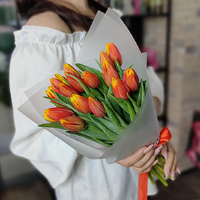Букет из 15 огненных тюльпанов в Озерах