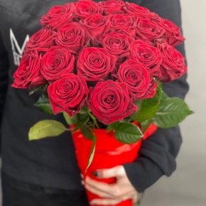 21 красная роза в конусе (50 см) в Озерах