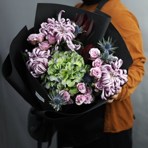 Букет "Бессоница" из хризантем Виена, сафари, кустовых роз, Голландской гортензии и эрингиума в Озерах