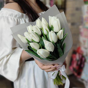 Букет из 15 белых тюльпанов в Озерах