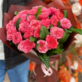 Букет из 25 махровых пионовидных роз Риджентс парк  (60 см) в Озерах