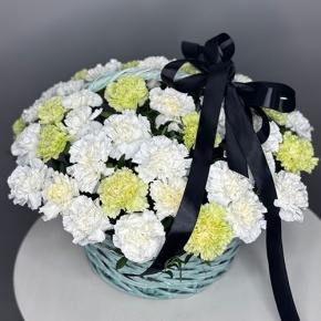 Композиция в корзине из 50 гвоздик в Озерах