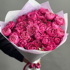 Букет из 11 кустовых пионовидных роз Джульетта в Озерах