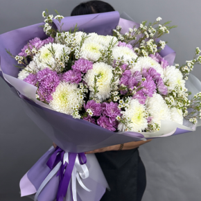 Букет "Лола" из хризантем Магнум, хамелациума и кустовых хризантем в Озерах