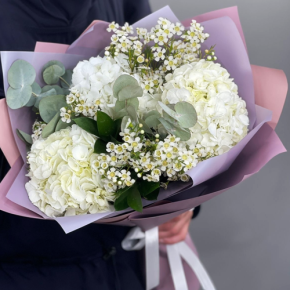 Букет "Суприм" из гортензий и хамелациума в Озерах
