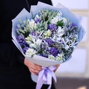 Букет "Алиби" из гиацинтов, вероники, нерине в Озерах