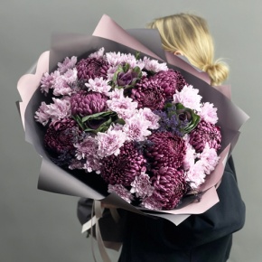 Букет "Виолетта" из хризантем Бигоуди, лимониума, брассики и кустовых хризантем в Озерах