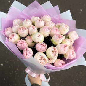 Букет из 11 кустовых пионовидных роз Мэнсфилд парк в Озерах