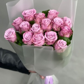 Монобукет из 15 малиновых роз Меритим (50 см) в Озерах