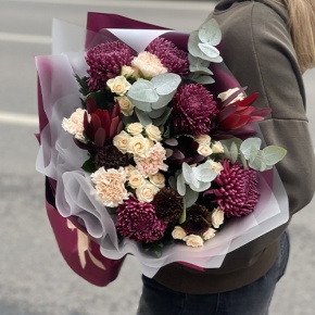 Букет "В каждом мгновении" из хризантем Бигоуди, кустовых роз, сафари, гербер Экзотик и диантусов в Озерах