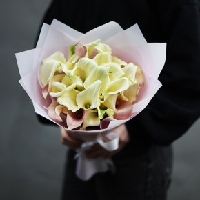 Букет из 25 калл нежный микс в Озерах