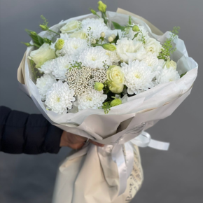 Букет "Меланхолия" из роз и хризантем в Озерах