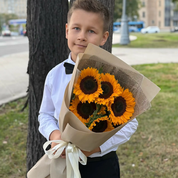 Букет из 5 подсолнухов в Озерах