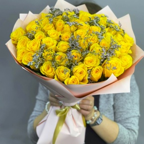 Букет из 51 лимонной розы с лимониумом в Озерах