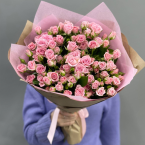 Букет  из 19 кустовых роз (60 см) в Озерах