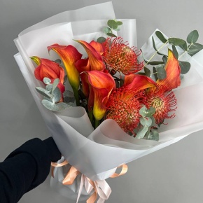 Букет "Империал" из калл, лейко и эвкалипта в Озерах