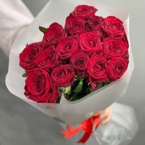 Букетик из 15 красных роз (60 см) в Озерах