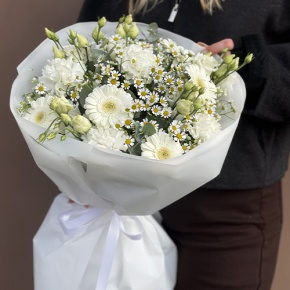 Букет "Вера и надежда" из ромашек, гербер, эвкалипта, диантусов и эустом в Озерах