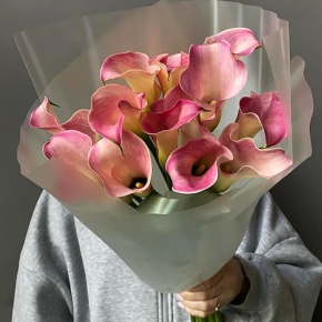 Букет из 13 нежных калл в Озерах