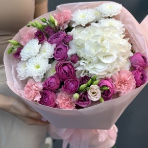 Букет "Вуаль" из хризантемы, кустовых пионовидных роз Мисти Баблз, диантусов, Голландской гортензии и эустом в Озерах