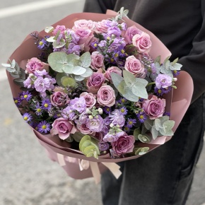 Букет "Хрустальный" из роз, астера и ароматных маттиол в Озерах