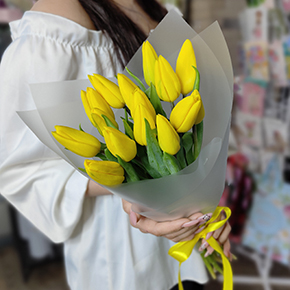 Букет из 15 жёлтых тюльпанов в Озерах