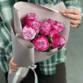 Букет "Сесилия" из 9 фиолетовых роз кения (40 см) в Озерах