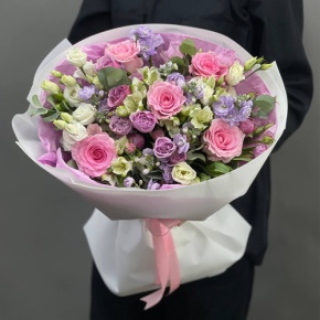 Букет "Хлоя" из альстромерий, кустовых роз, ароматных маттиол, эустом и махровых роз в Озерах