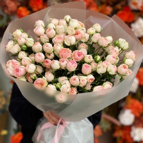 Букет из 35 нежных кустовых роз (40 см) в Озерах