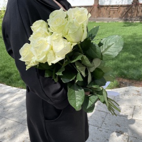 Букет из 9 белых роз (70 см) в Озерах