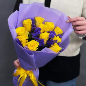 Букет "Лейкерс" из лимонных роз и статицы в Озерах