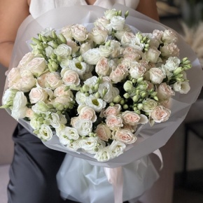 Букет "Пассаж" из эустом и кустовых роз в Озерах