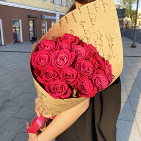Букет из 15 роз Шангрила в крафте (60 см) в Озерах