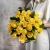 Букет из 25 лимонных роз с рускусом (40 см) в Озерах Букет из 25 лимонных роз с рускусом (40 см) в Озерах