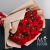 Букет 15 кустовых красных роз в Озерах
