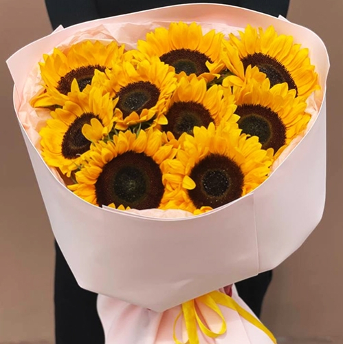 Букет "Солнечный рассвет" из 9 подсолнухов в Озерах